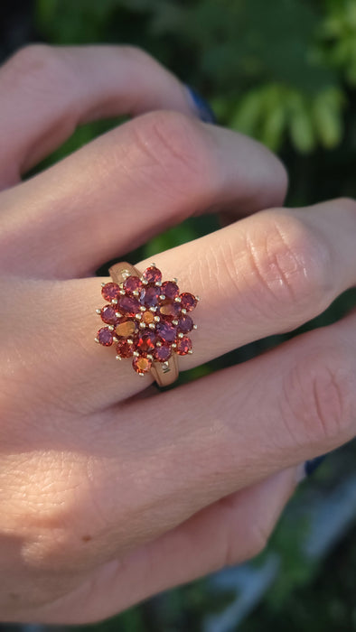 6414 Vintage: 9ct Gold Large 21 Almandine Garnets  Floral Cluster Ring