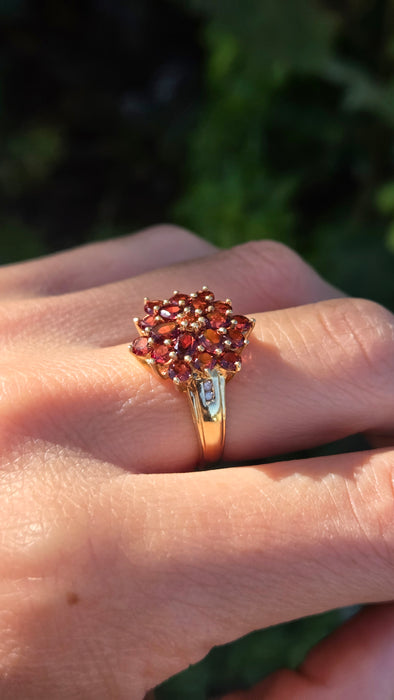 6414 Vintage: 9ct Gold Large 21 Almandine Garnets  Floral Cluster Ring