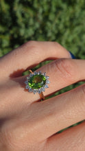 Cargar imagen en el visor de la galería, Vintage: 9ct Gold Vibrant Peridot Glacier Topaz Floral Cluster Ring
