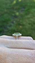 Cargar imagen en el visor de la galería, Vintage: 9ct Gold Vibrant Peridot Glacier Topaz Floral Cluster Ring
