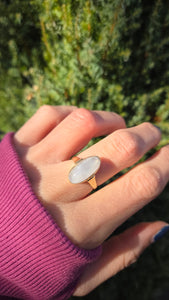 2156 Vintage: 8ct Gold Oval Cabochon Moonstone Dress Ring