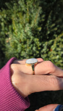 Cargar imagen en el visor de la galería, 2156 Vintage: 8ct Gold Oval Cabochon Moonstone Dress Ring
