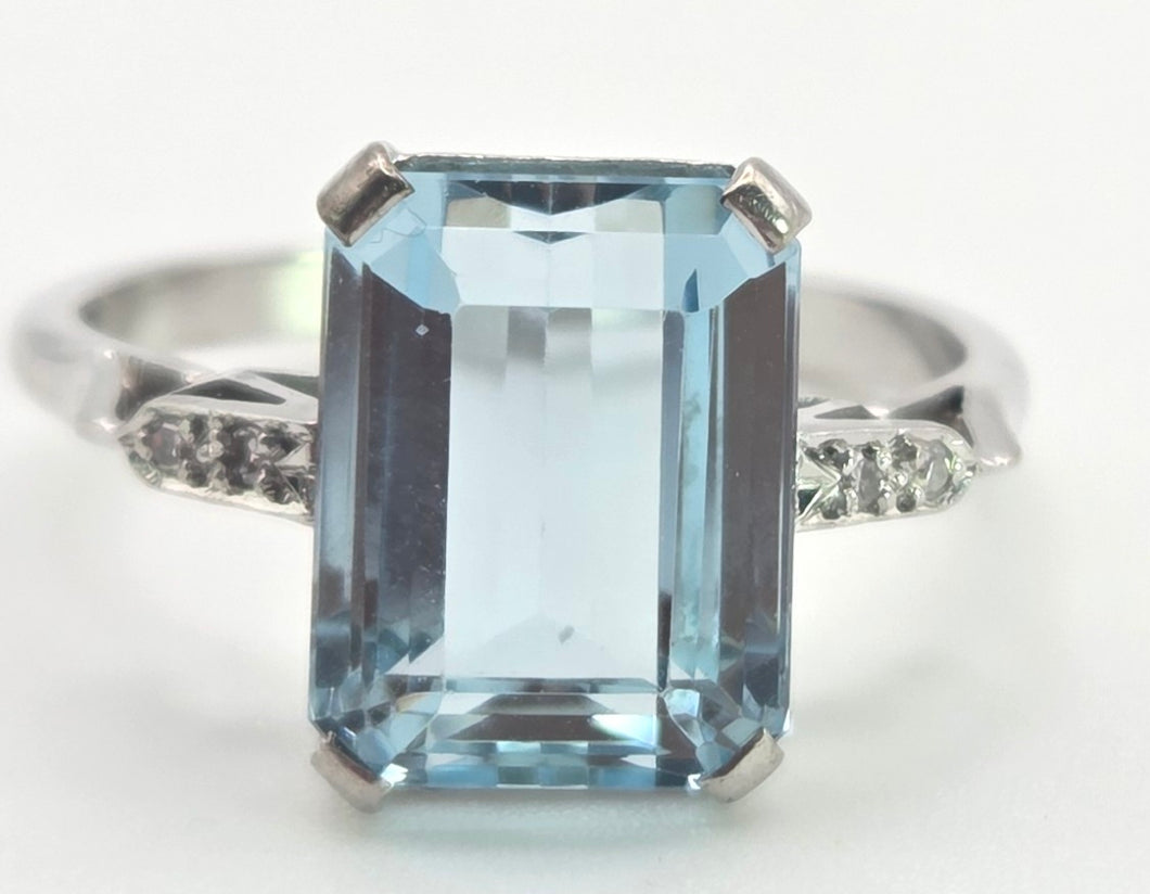 1867 Vintage: 18ct White Gold Emerald Cut Blue Aquamarine Diamonds Cocktail Ring