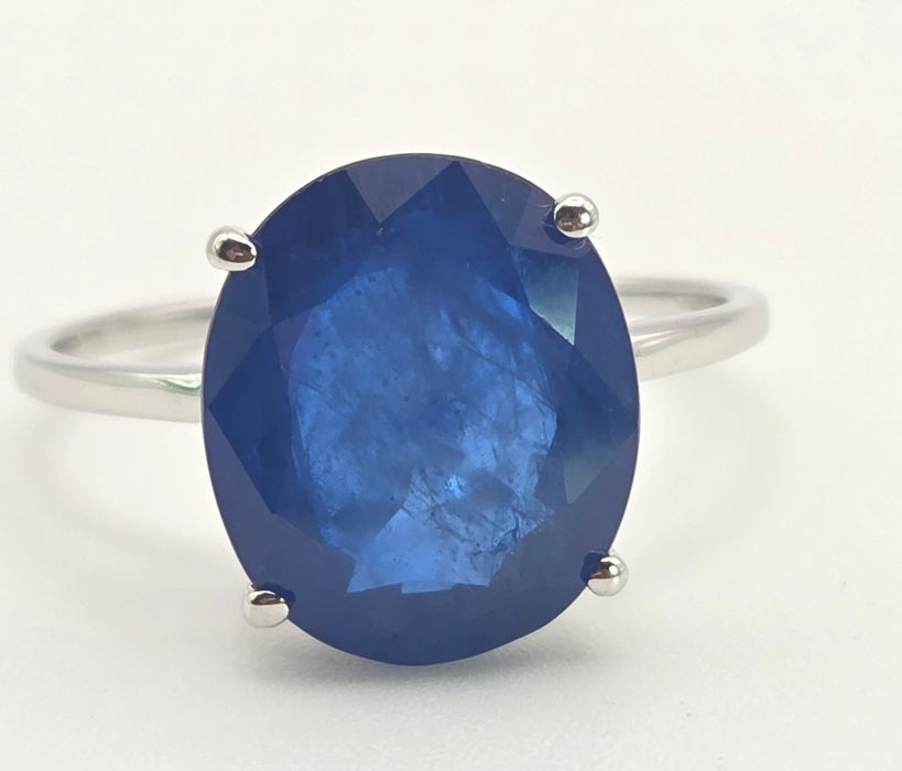 2481 Vintage: 9ct White Gold Cornflower Blue Kyanite Single Stone Ring