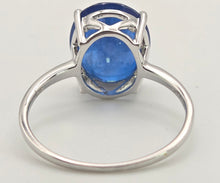 Load image into Gallery viewer, 2481 Vintage: 9ct White Gold Cornflower Blue Kyanite Single Stone Ring
