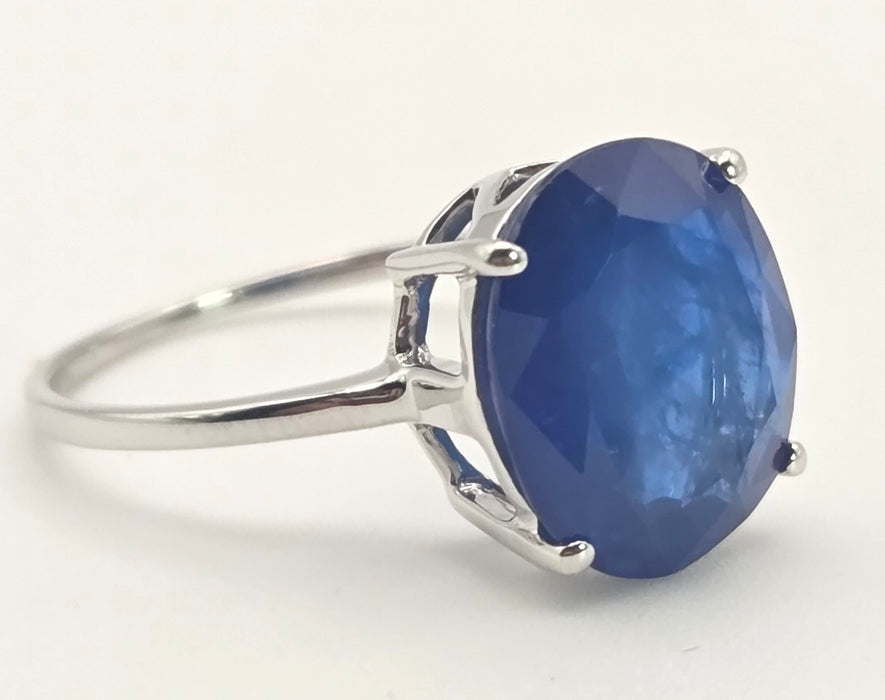 2481 Vintage: 9ct White Gold Cornflower Blue Kyanite Single Stone Ring