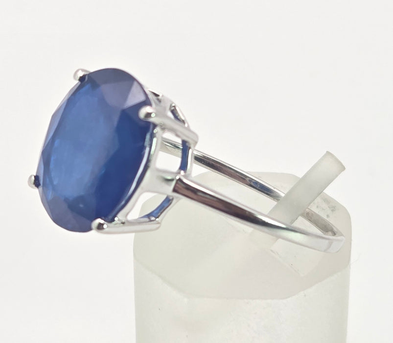 2481 Vintage: 9ct White Gold Cornflower Blue Kyanite Single Stone Ring