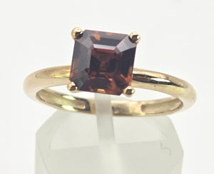 2490 Vintage: Rare 9ct Gold Square Cut Orange Zircon Solitaire Ring