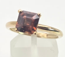 Load image into Gallery viewer, 2490 Vintage: Rare 9ct Gold Square Cut Orange Zircon Solitaire Ring
