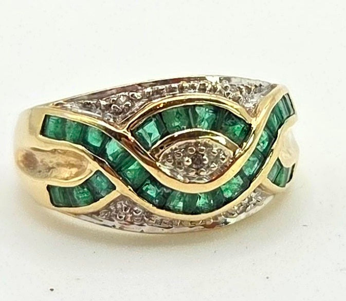 2455 Vintage: 9ct Gold Art Deco Style Emeralds Diamonds Dress Ring