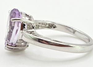 2456 Vintage: 9ct White Gold Pear-Cut Lilac Amethyst Ring