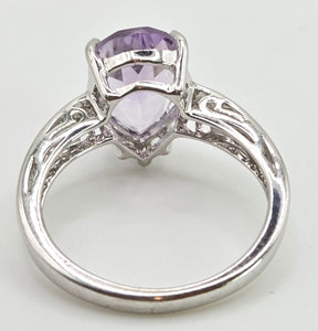 2456 Vintage: 9ct White Gold Pear-Cut Lilac Amethyst Ring