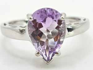 2456 Vintage: 9ct White Gold Pear-Cut Lilac Amethyst Ring
