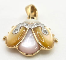 Cargar imagen en el visor de la galería, 2510 Vintage &amp; Rare 18ct Gold Beetle Pendant Diamonds Moonstone Heliodor
