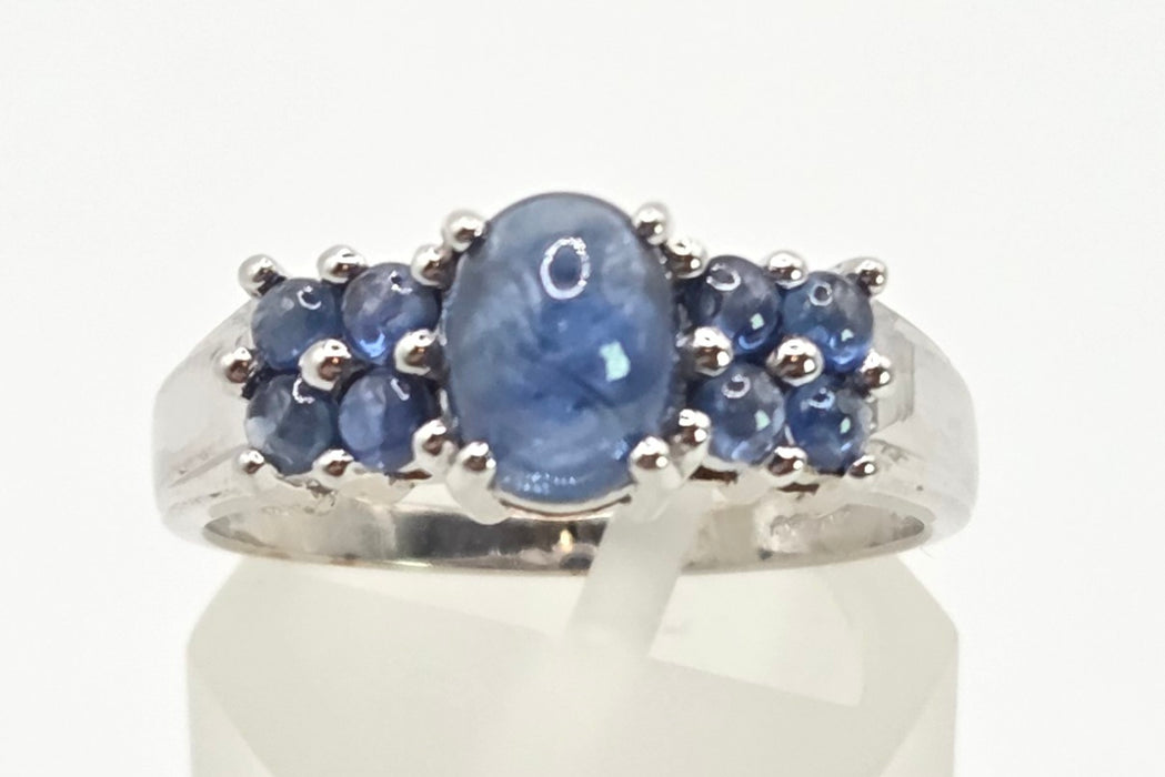 2513 Vintage: 9ct White Gold 9 Blue Sapphires Cluster Ring
