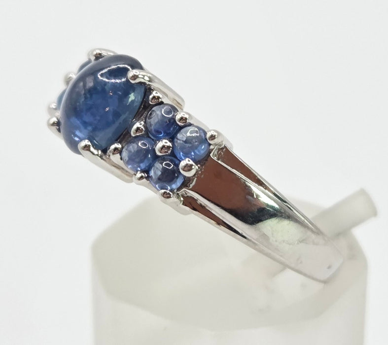 2513 Vintage: 9ct White Gold 9 Blue Sapphires Cluster Ring