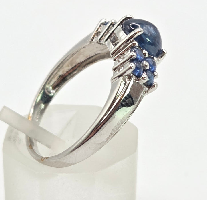 2513 Vintage: 9ct White Gold 9 Blue Sapphires Cluster Ring