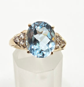 5804 Vintage; 9ct Gol Faceted Cut Swiss Blue Topaz natural Diamonds Dress ring
