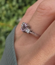 Cargar imagen en el visor de la galería, 2243 Vintage; 9ct White Gold Pink Morganites Daimons 3-Stone Ring
