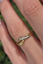 Cargar imagen en el visor de la galería, 2294 Vintage: 18ct Mixed Gold Natural Diamonds Crossover/ Stacker Ring
