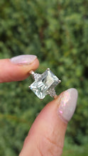 Cargar imagen en el visor de la galería, 2399 Vintage: 9ct White Gold Pale Green Amethyst 12 Natural Diamonds Cocktail Ring
