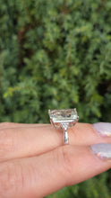 Cargar imagen en el visor de la galería, 2399 Vintage: 9ct White Gold Pale Green Amethyst 12 Natural Diamonds Cocktail Ring
