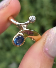 Load image into Gallery viewer, 2373 Vintage: 18ct Yellow &amp; White Gold Blues Sapphire Diamond Abstract Ring
