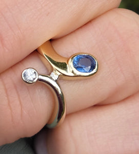 2373 Vintage: 18ct Yellow & White Gold Blues Sapphire Diamond Abstract Ring