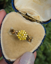 Load image into Gallery viewer, 6247 Vintage: 9ct Gold Yellow Diamonds Flower Head Ring
