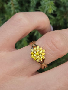 6247 Vintage: 9ct Gold Yellow Diamonds Flower Head Ring