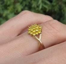 Load image into Gallery viewer, 6247 Vintage: 9ct Gold Yellow Diamonds Flower Head Ring
