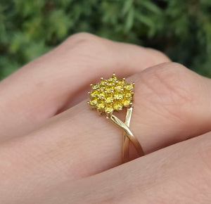 6247 Vintage: 9ct Gold Yellow Diamonds Flower Head Ring