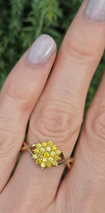 6247 Vintage: 9ct Gold Yellow Diamonds Flower Head Ring