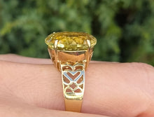Load image into Gallery viewer, 6243 Vintage: 9ct Gold Large Oval Faceted Cut Peridot Solitaire Ring

