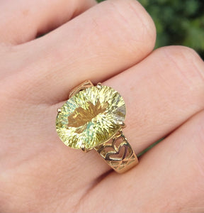6243 Vintage: 9ct Gold Large Oval Faceted Cut Peridot Solitaire Ring