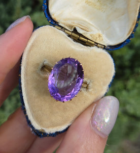 6241 Vintage: 9ct Gold Large Lilac Amethyst Cocktail Ring