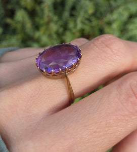 6241 Vintage: 9ct Gold Large Lilac Amethyst Cocktail Ring