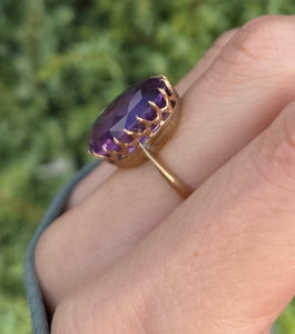 6241 Vintage: 9ct Gold Large Lilac Amethyst Cocktail Ring