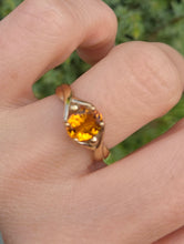 Cargar imagen en el visor de la galería, 2400 Vintage: 9ct Gold Oval Faceted Orange Citrine Solitaire Ring
