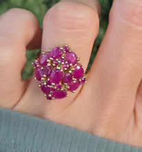 Cargar imagen en el visor de la galería, 2237 Vintage: 9ct Gold 21 Rubies Statement Cluster Ring- Wow
