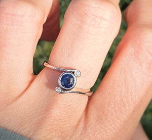 2204 Vintage: 18ct White Gold Blue Sapphire Diamond Bypass Ring