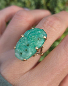 6251 Vintage 9ct Gold Large Carved Chinese Jade Statement Ring