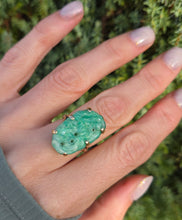 Load image into Gallery viewer, 6251 Vintage 9ct Gold Large Carved Chinese Jade Statement Ring
