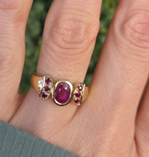 Load image into Gallery viewer, 6249 Vintage: 9ct Gold 7 Rubies Geometric Set Ring
