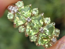 Cargar imagen en el visor de la galería, 2272 Vintage: 9ct Gold Peridots Natural Diamonds Cluster Ring
