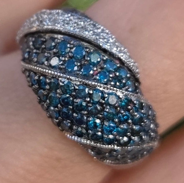 6433 :Vintage:  9ct White Gold Blue & White Natural Diamonds (1.73ct)