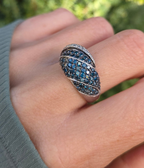 6433 :Vintage:  9ct White Gold Blue & White Natural Diamonds (1.73ct)