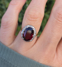 Load image into Gallery viewer, 6257 Vintage: 18ct Gold Almandine Garnet 18 Natural Sparkling Diamonds Ring
