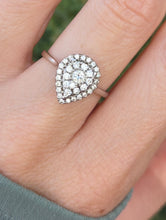 Cargar imagen en el visor de la galería, 2375 Vintage: 18ct White Gold 32 Natural Diamonds (0.5ct) Ring
