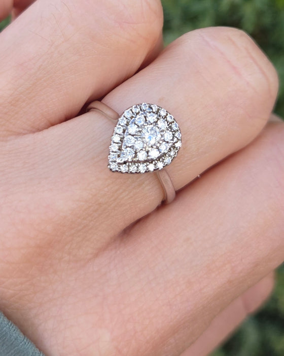 6418 Vintage: 18ct White Gold 0.50ct Diamond Pear Shaped Cluster Ring